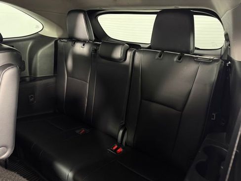 Used 2023 Toyota Highlander XLE image 18