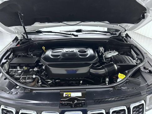 Used 2019 Jeep Grand Cherokee Limited AWD/4WD image 24