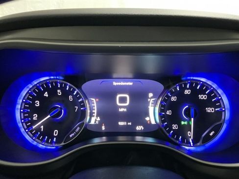 Used 2023 Chrysler Pacifica Touring-L FWD image 23