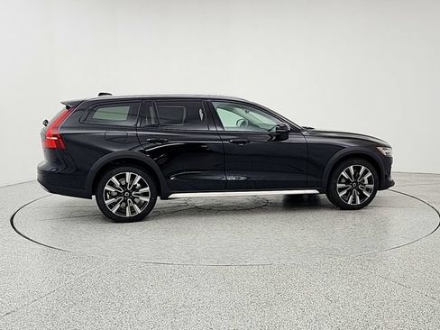 New 2026 Volvo V60 B5 Cross Country Ultra w/ Climate Package AWD/4WD image 4