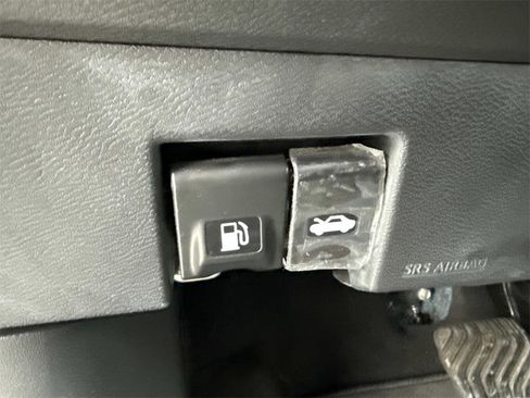 Used 2023 Nissan Kicks SV image 18