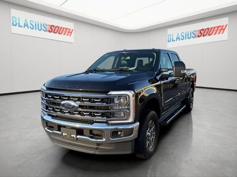 Used 2023 Ford F350 Lariat image 7