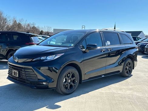 New 2026 Toyota Sienna XLE Woodland Edition image 2