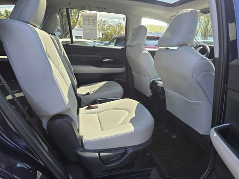 Used 2024 Toyota Grand Highlander AWD Hybrid image 12