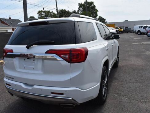 Used 2017 GMC Acadia Denali w/ Technology Package FWD image 3
