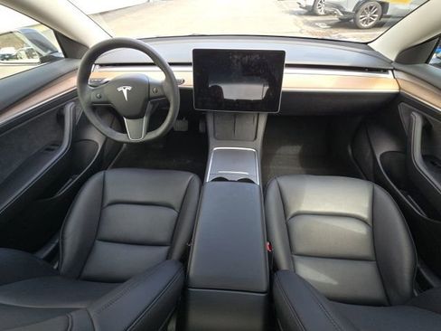 Used 2023 Tesla Model 3 Standard Range image 12