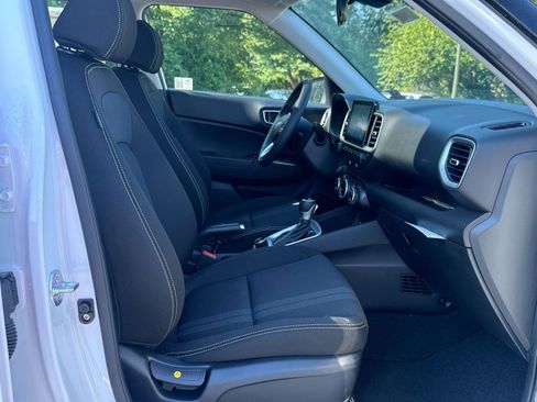 New 2025 Hyundai Venue SEL image 25