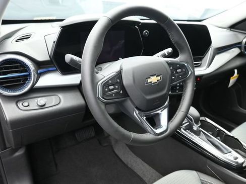 New 2026 Chevrolet Trax LT w/ LT Convenience Package FWD image 19