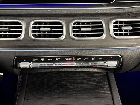 Used 2025 Mercedes-Benz GLS 580 4MATIC image 22