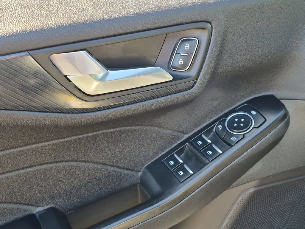 Used 2025 Ford Escape ST-Line AWD/4WD image 13