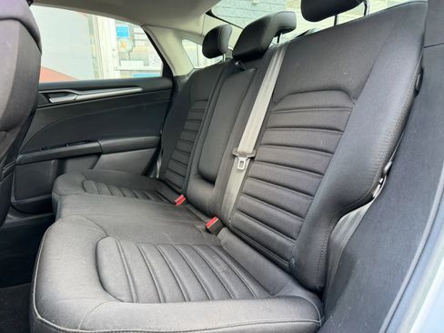 Used 2016 Ford Fusion SE FWD image 12