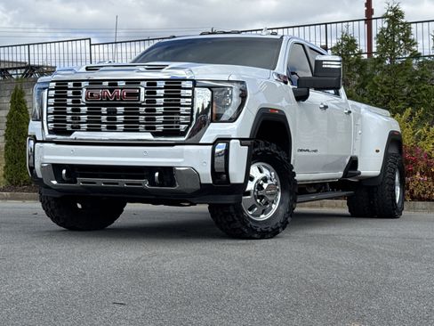 Used 2024 GMC Sierra 3500 Denali w/ Technology Package image 5