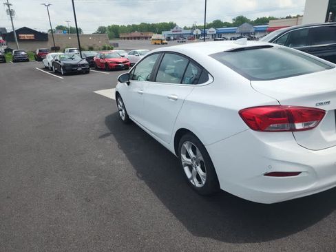 Used 2019 Chevrolet Cruze Premier w/ Sun And Sound Package FWD image 6