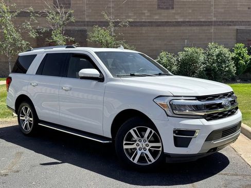 Used 2022 Ford Expedition Limited AWD/4WD image 2