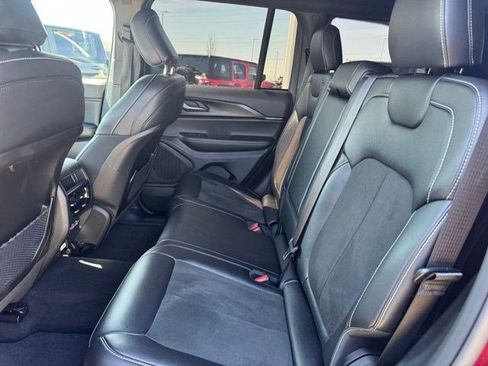 Certified 2025 Jeep Grand Cherokee Altitude image 23