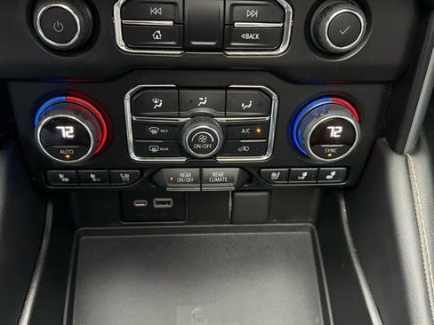 Used 2022 Chevrolet Suburban Premier image 23