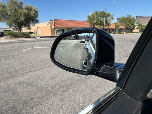 Used 2021 BMW X7 xDrive40i w/ Premium Package image 29