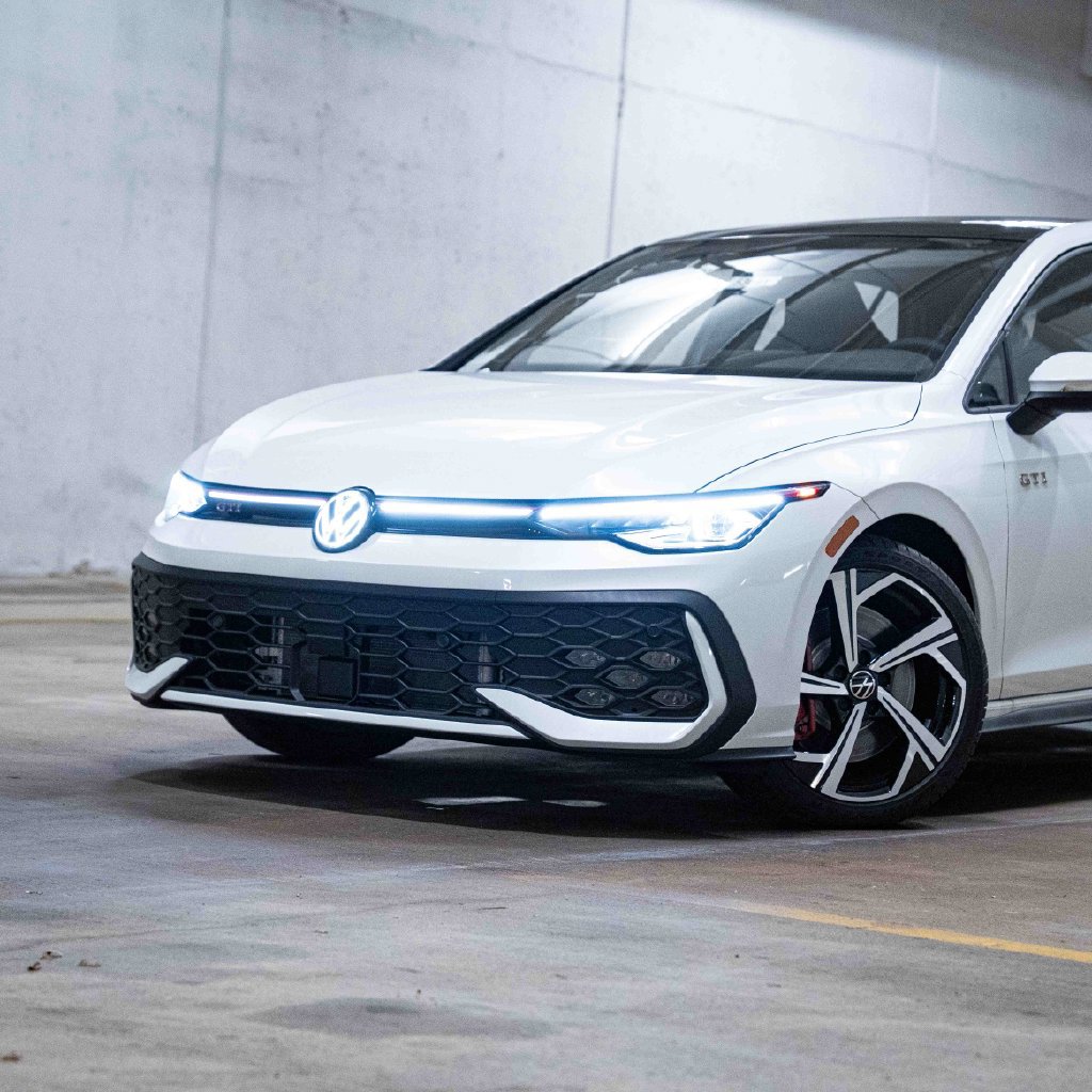 New 2026 Volkswagen GTI SE FWD image 2