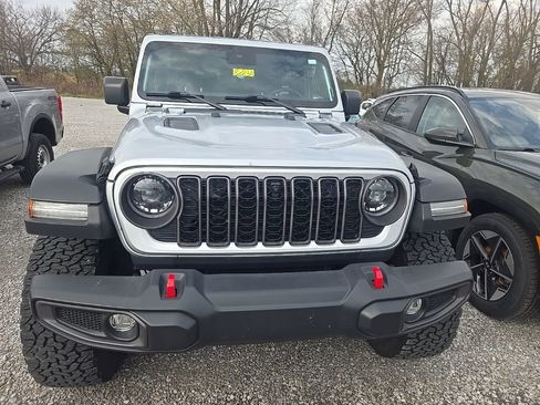 Used 2024 Jeep Wrangler Unlimited Rubicon w/ XTREMEE 35" Tire Package image 3