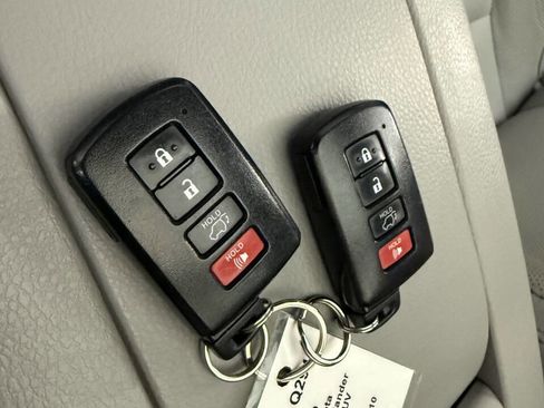 Used 2019 Toyota Highlander Limited Platinum image 19