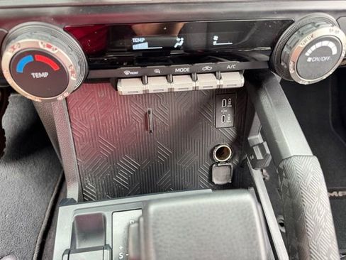 Used 2025 Toyota Tacoma SR5 AWD/4WD image 19