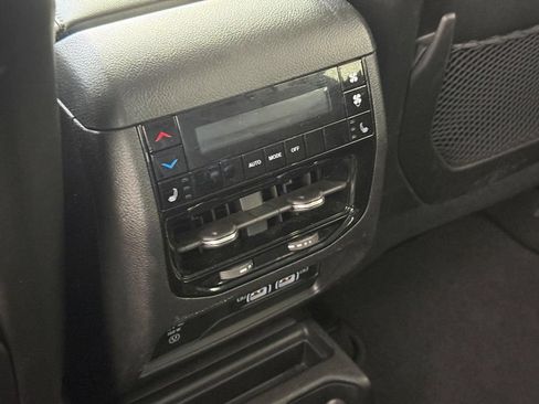 Used 2023 Jeep Grand Cherokee L Limited w/ Luxury Tech Group II AWD/4WD image 24