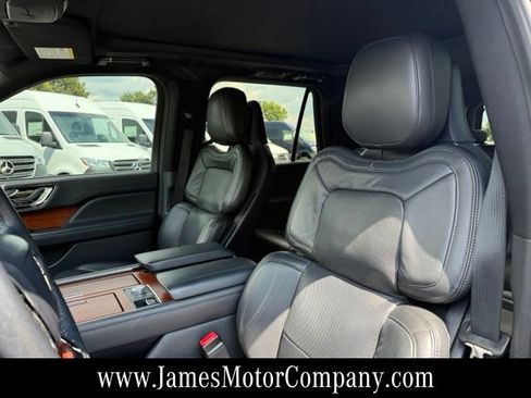 Used 2022 Lincoln Navigator Reserve AWD/4WD image 13