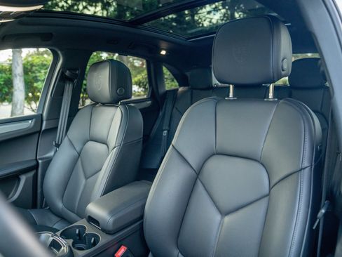 Certified 2026 Porsche Macan AWD/4WD image 5
