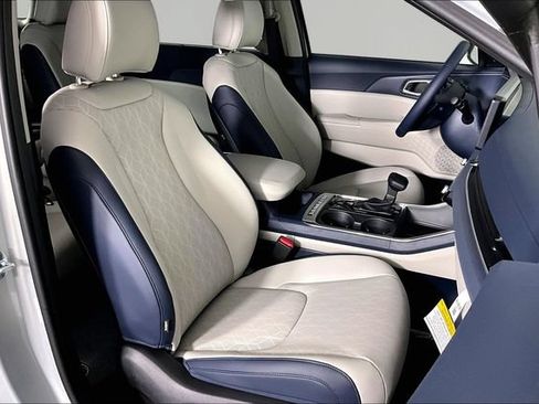 New 2026 Kia Carnival EX FWD image 12