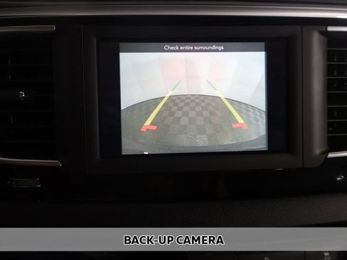 Used 2020 Chrysler Pacifica Touring-L image 4