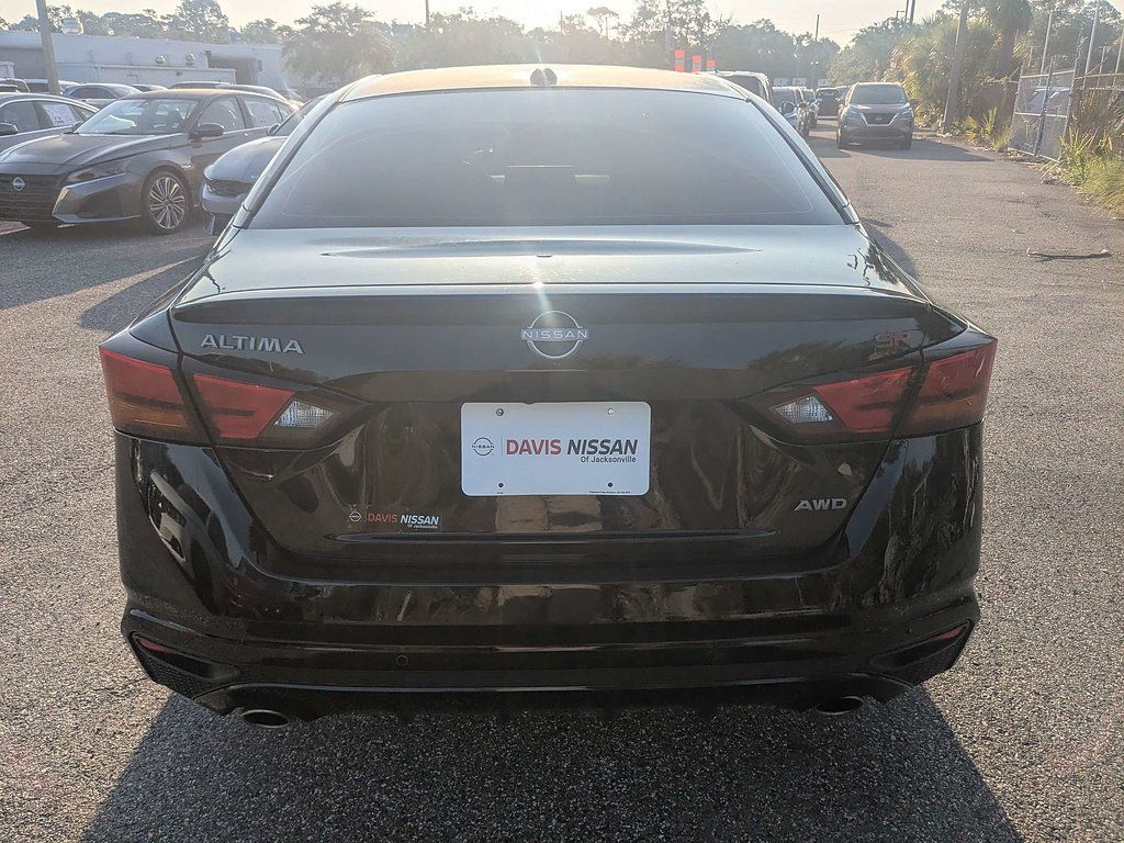 Used 2025 Nissan Altima 2.5 SR w/ SR Premium Package AWD/4WD image 5