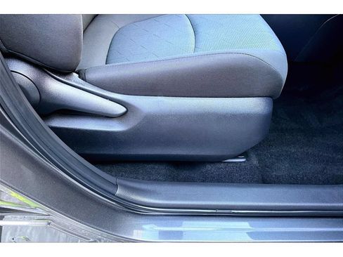 Used 2025 Toyota RAV4 XLE FWD image 50