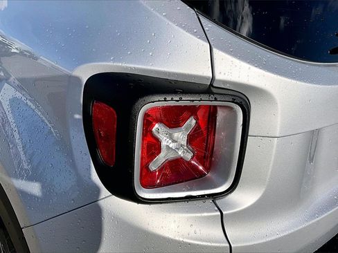 Used 2018 Jeep Renegade Limited w/ UConnect 8.4 Nav Group image 31