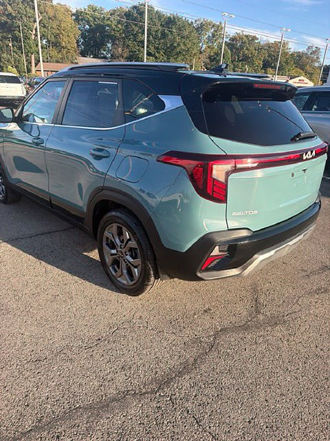 Used 2024 Kia Seltos S AWD/4WD image 5