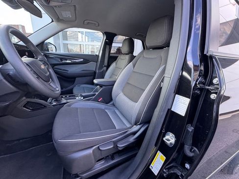 Used 2025 Chevrolet TrailBlazer LT AWD/4WD image 12