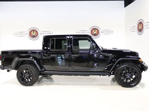 Used 2024 Jeep Gladiator Sport AWD/4WD image 5