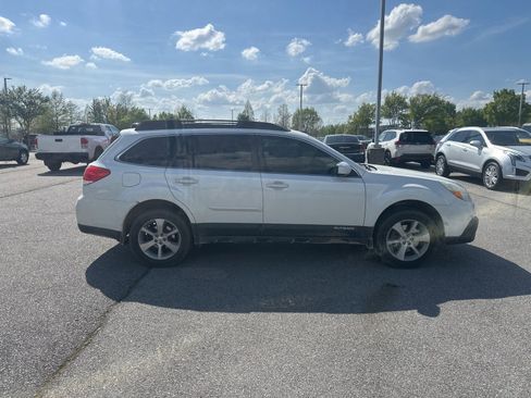 Used 2014 Subaru Outback 3.6R Limited w/ Moonroof Package image 4