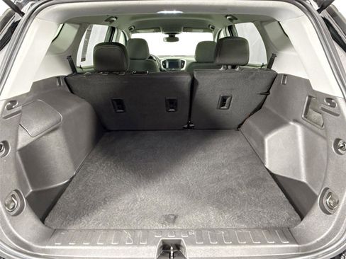 Used 2024 GMC Terrain SLE image 32