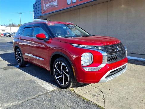 Used 2022 Mitsubishi Outlander SEL image 1