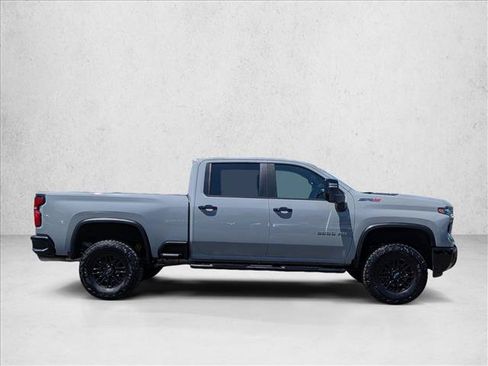 Used 2025 Chevrolet Silverado 2500 ZR2 AWD/4WD image 4