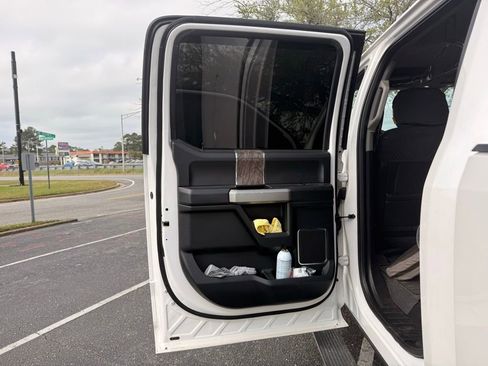 Used 2018 Ford F250 Lariat w/ Lariat Ultimate Package image 11