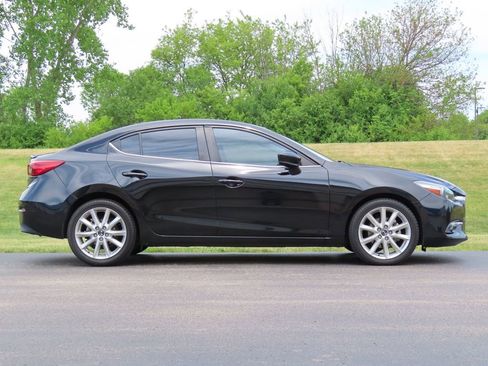 Used 2017 MAZDA MAZDA3 Grand Touring FWD image 2
