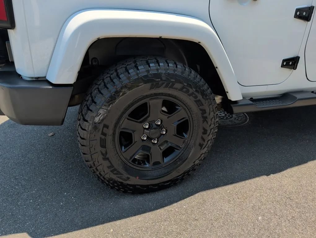 Used 2018 Jeep Wrangler Unlimited Sahara AWD/4WD image 10
