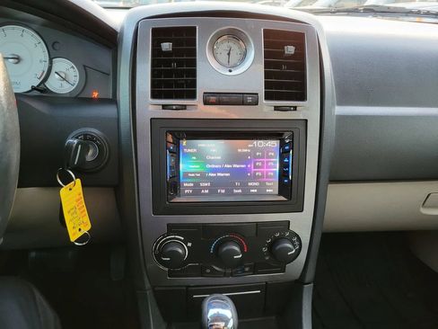 Used 2005 Chrysler 300 Touring image 8