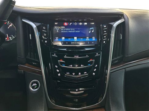 Used 2016 Cadillac Escalade Luxury image 14