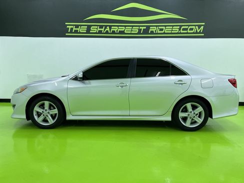Used 2012 Toyota Camry SE FWD image 6