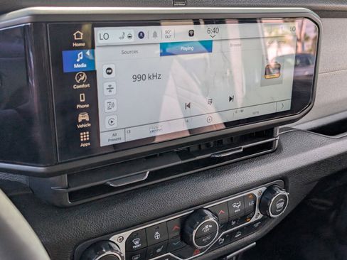 Used 2025 Jeep Wrangler Willys image 25