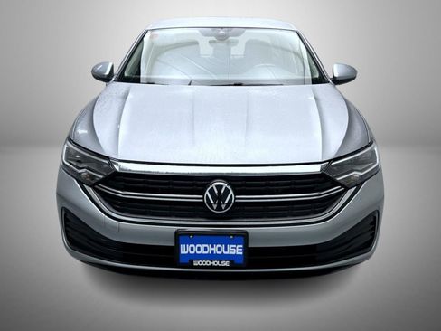 Used 2024 Volkswagen Jetta SE image 2