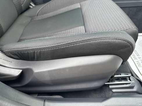 Used 2025 Subaru Outback Premium w/ Popular Package #1A AWD/4WD image 39