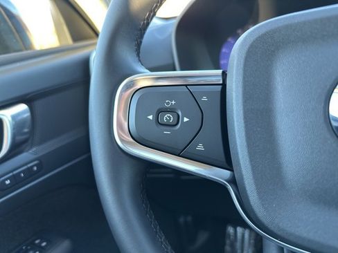 Certified 2025 Volvo XC40 B5 Plus image 26